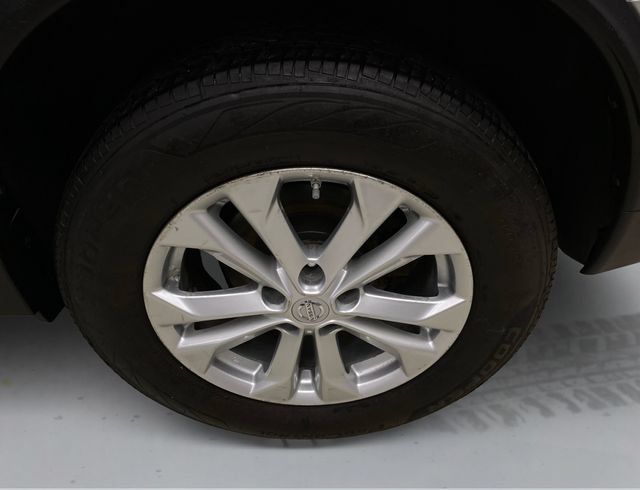 Used 2015 Nissan Rogue SV w/ SV Moonroof Package AWD/4WD image 19