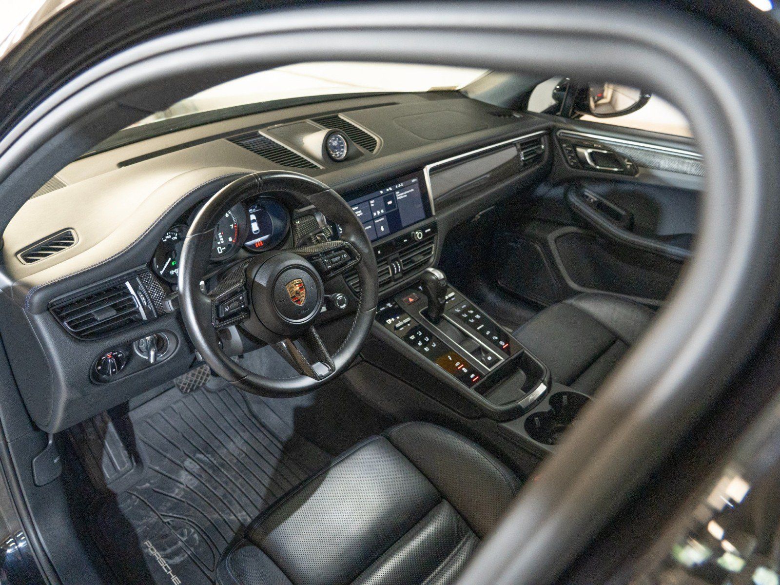 Used 2024 Porsche Macan GTS AWD/4WD image 4