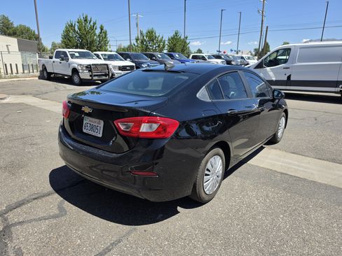 Used 2017 Chevrolet Cruze LS FWD image 7