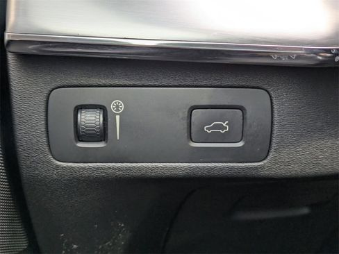 Used 2018 Volvo XC90 T6 Momentum image 35