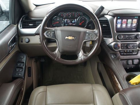 Used 2015 Chevrolet Suburban LT RWD image 5