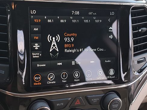 Used 2019 Jeep Grand Cherokee Overland AWD/4WD image 20