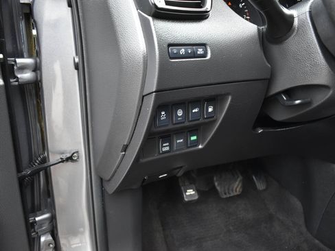 Used 2019 Nissan Rogue SV AWD/4WD image 19