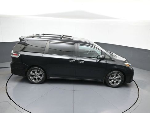 Certified 2019 Toyota Sienna SE w/ SE Preferred Package AWD/4WD image 40