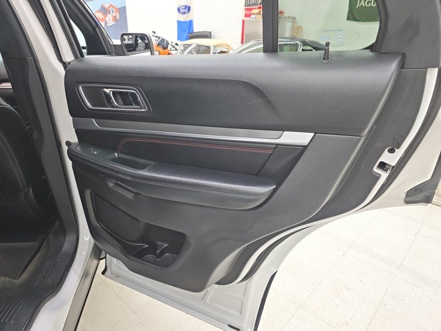 Used 2018 Ford Explorer Sport w/ Equipment Group 401A AWD/4WD image 17