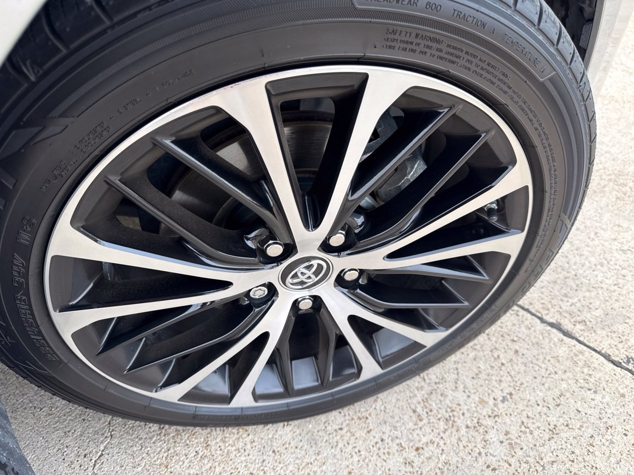 Used 2019 Toyota Camry SE FWD image 16