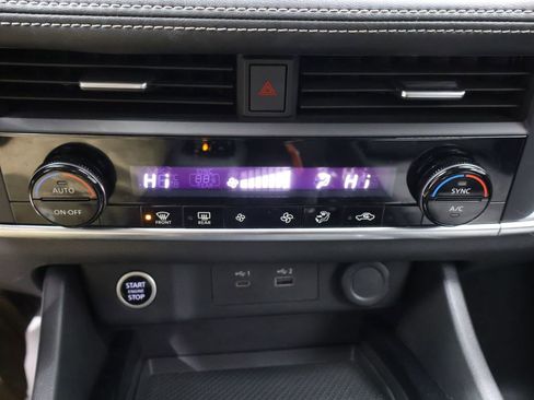 Used 2023 Nissan Rogue SV image 27