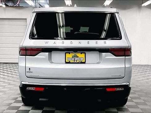 Used 2023 Jeep Wagoneer Series III w/ Preferred Equipment Group AWD/4WD image 5