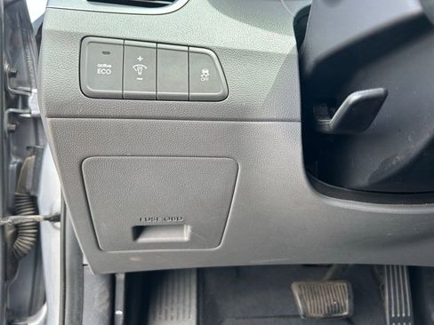 Used 2015 Hyundai Elantra SE w/ Option Group 02 FWD image 17