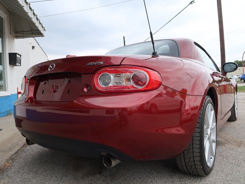 Used 2010 MAZDA MX-5 Miata Grand Touring w/ Premium Pkg RWD image 8