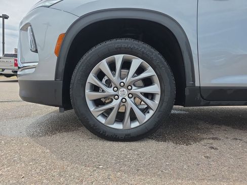 Used 2025 Buick Enclave Preferred AWD/4WD image 39