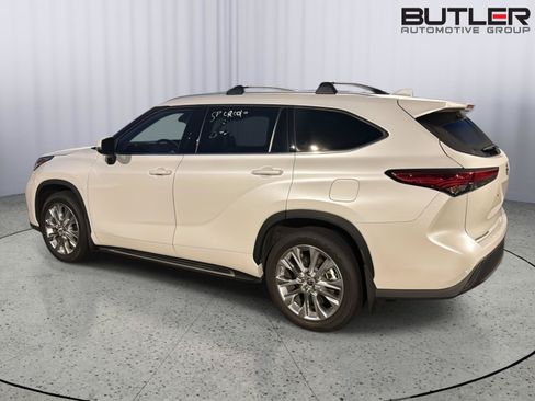 Used 2022 Toyota Highlander Limited AWD/4WD image 6