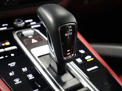 Used 2022 Porsche Cayenne image 29