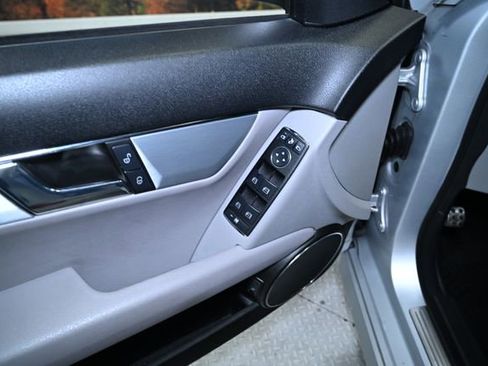 Used 2008 Mercedes-Benz C 300 Sedan image 25