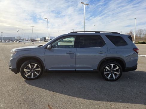 Used 2025 Honda Pilot Elite image 17
