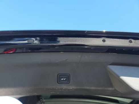 Used 2022 GMC Yukon SLT w/ SLT Luxury Package image 13