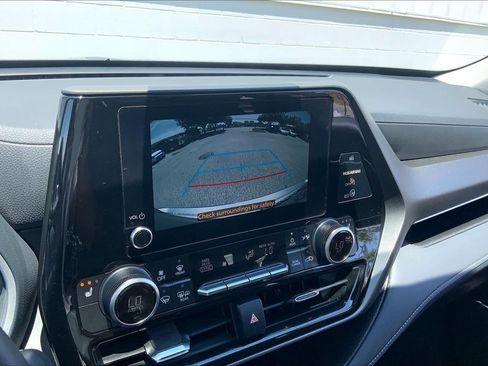Used 2025 Toyota Highlander XLE AWD/4WD image 26