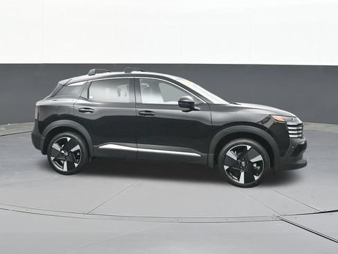 Used 2026 Nissan Kicks SR w/ SR Premium Package FWD image 18