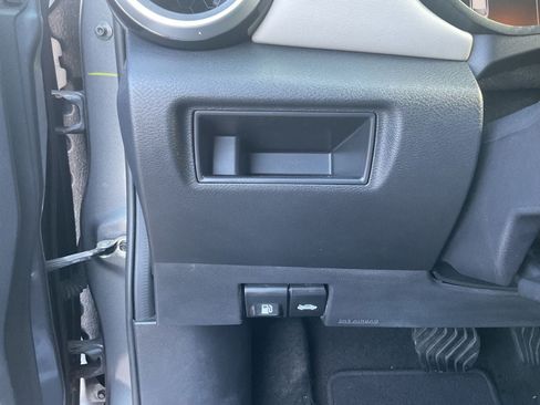Used 2020 Nissan Versa SV FWD image 17