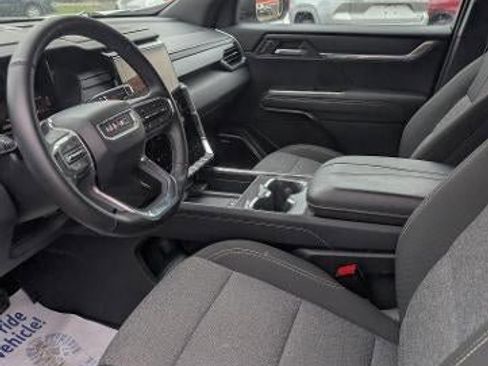 Used 2025 GMC Acadia Elevation AWD/4WD image 9
