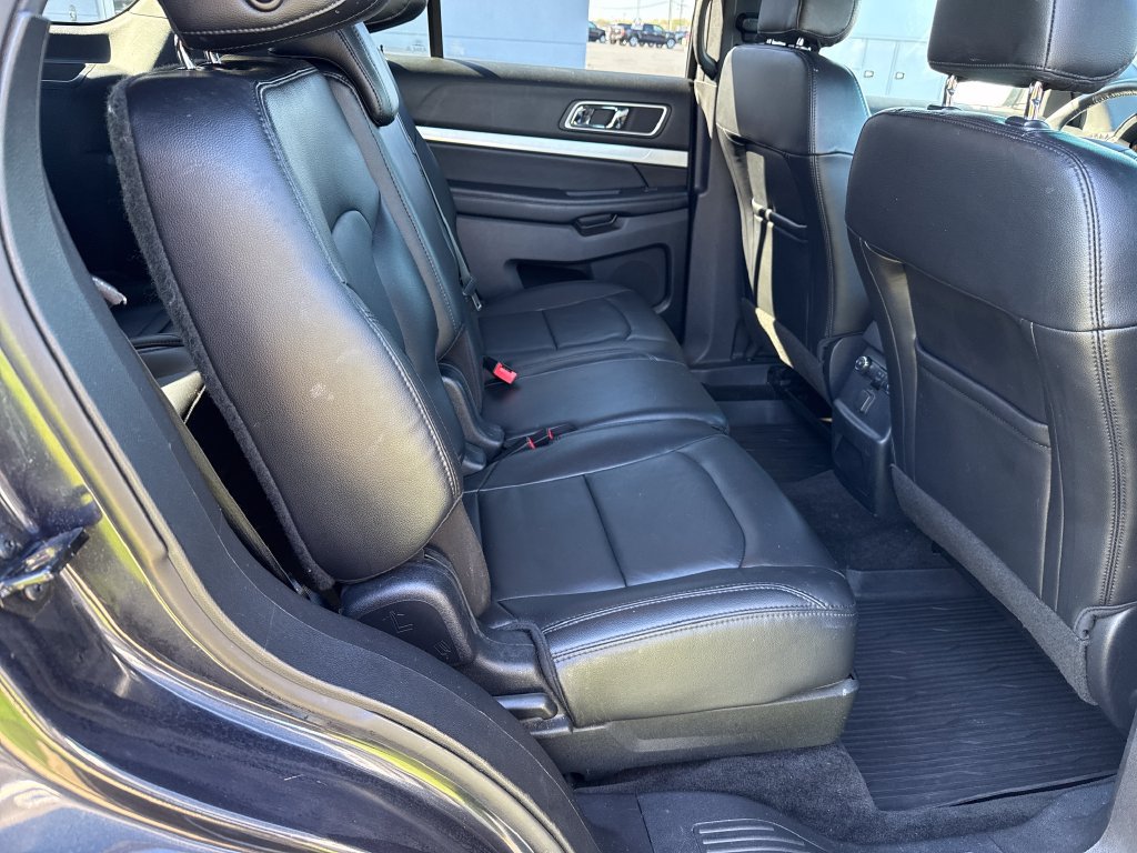 Used 2017 Ford Explorer XLT w/ Equipment Group 202A AWD/4WD image 20