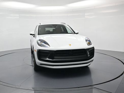 Used 2026 Porsche Macan AWD/4WD image 33