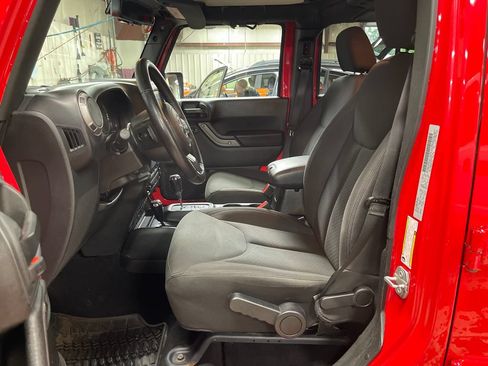 Used 2018 Jeep Wrangler Unlimited Sport S AWD/4WD image 14
