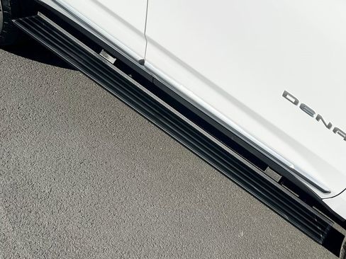 Used 2025 GMC Yukon Denali image 21