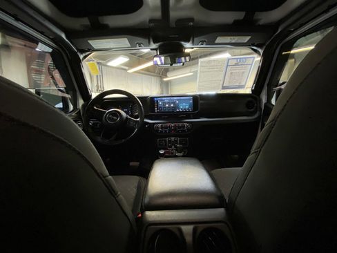 Used 2024 Jeep Gladiator Mojave image 19