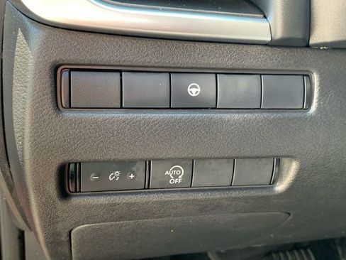 Used 2023 Nissan Rogue SV image 23