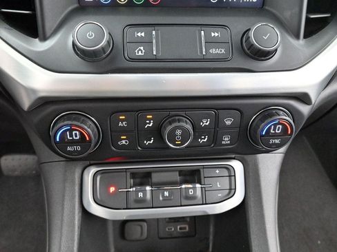 Used 2020 GMC Acadia SLT FWD image 25