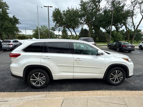 Used 2018 Toyota Highlander XLE AWD/4WD image 7