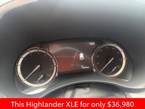 Used 2022 Toyota Highlander XLE image 18
