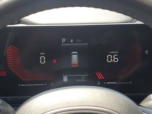 Used 2025 Kia Carnival FWD image 25