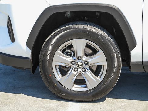 Used 2025 Toyota RAV4 XLE AWD/4WD image 10