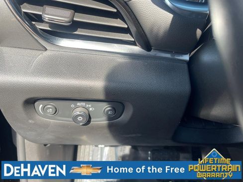 Used 2020 Chevrolet Traverse LT w/ LT Premium Package FWD image 19