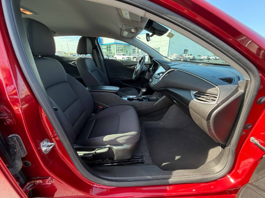 Used 2025 Chevrolet Malibu LT FWD image 22