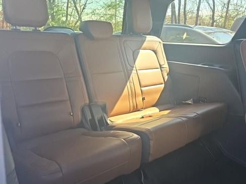 Used 2022 Lincoln Navigator Reserve AWD/4WD image 5