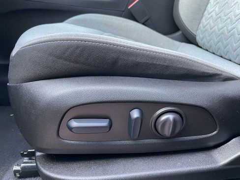 Used 2022 Chevrolet Equinox LS w/ LS Convenience Package FWD image 11
