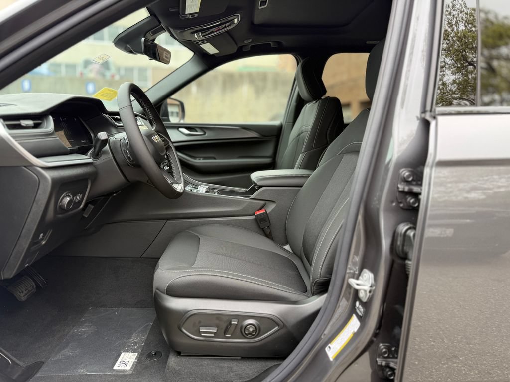New 2026 Jeep Grand Cherokee 4WD image 11