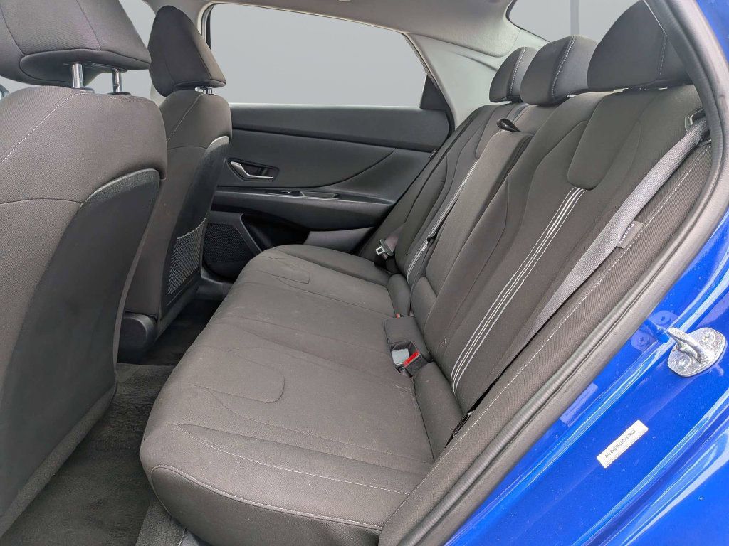 Certified 2025 Hyundai Elantra SEL FWD image 20