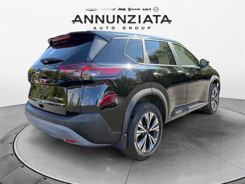 Used 2022 Nissan Rogue SV image 5