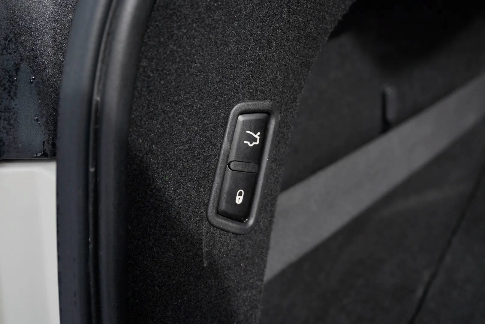 Used 2018 Maserati Levante AWD/4WD image 36