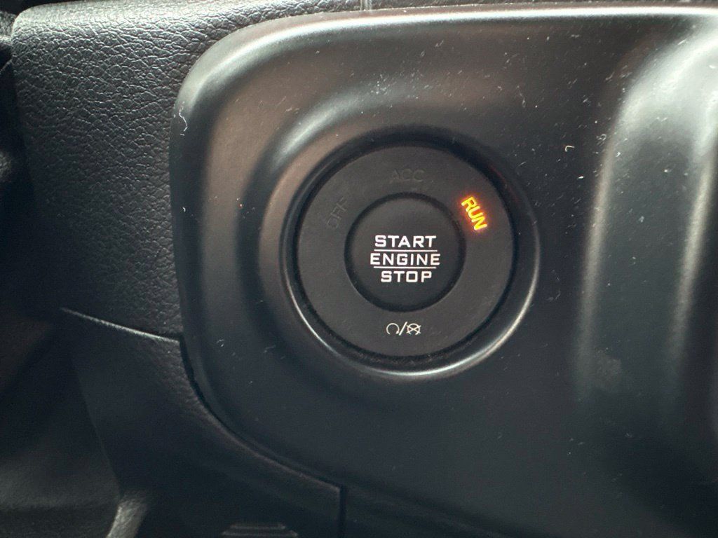 Used 2018 Jeep Wrangler Unlimited Rubicon AWD/4WD image 32