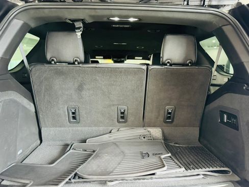 Used 2022 Cadillac Escalade Luxury w/ LPO, Illumination Package image 7