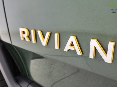 Used 2024 Rivian R1S Adventure AWD/4WD image 32