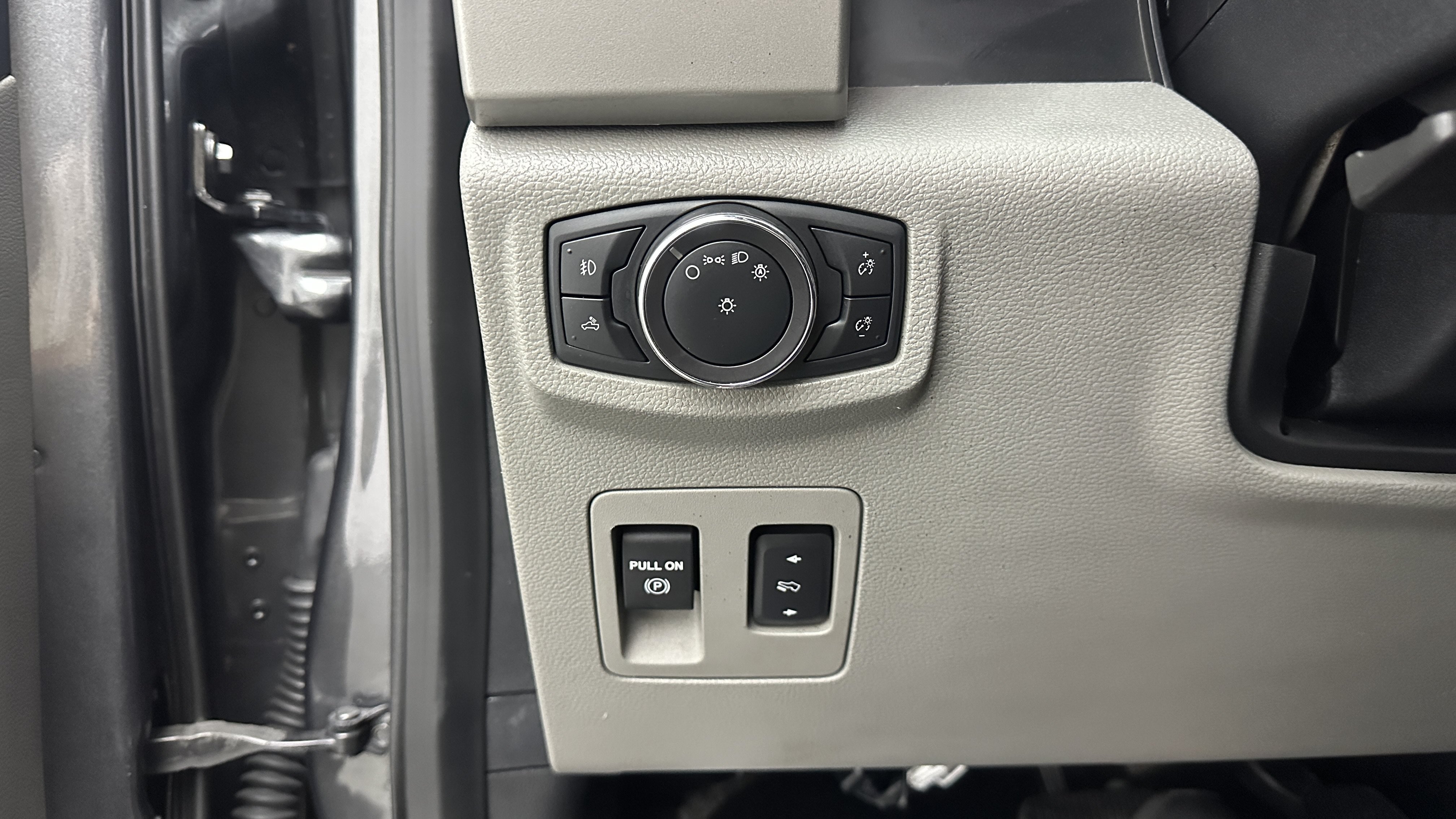 Used 2018 Ford F150 Lariat RWD image 16