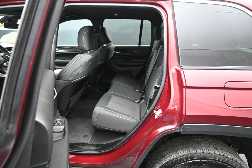 Used 2025 Jeep Grand Cherokee Laredo w/ Luxury Tech Group I AWD/4WD image 25