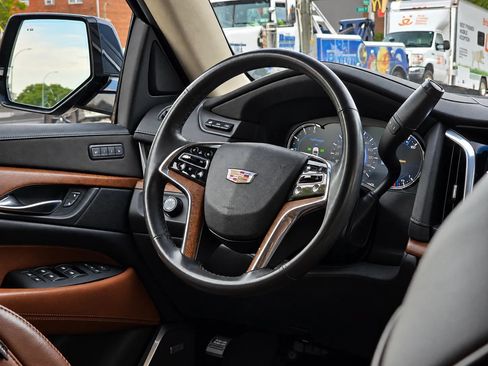 Used 2019 Cadillac Escalade Luxury AWD/4WD image 19