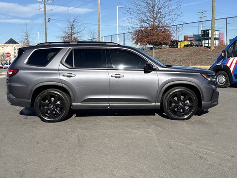 Used 2025 Honda Pilot Black Edition image 10
